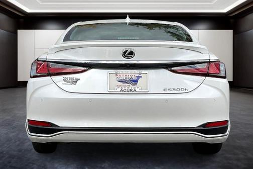 2025 Lexus ES 300h Luxury