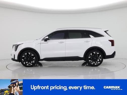 White 2024 Kia Sorento EX