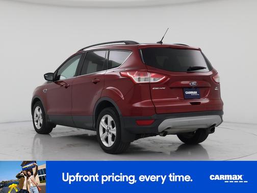 Red 2016 Ford Escape SE