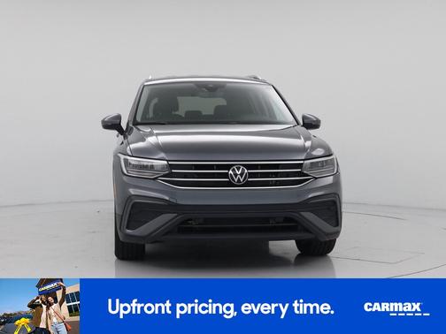 Gray 2024 Volkswagen Tiguan SE