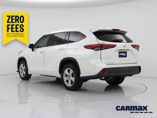 White 2021 Toyota Highlander LE