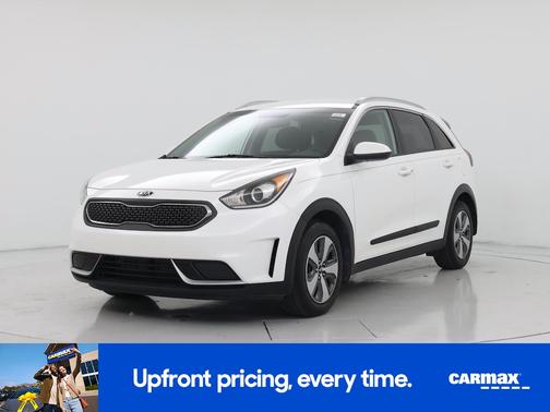 White 2018 Kia Niro LX