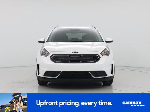 White 2018 Kia Niro LX
