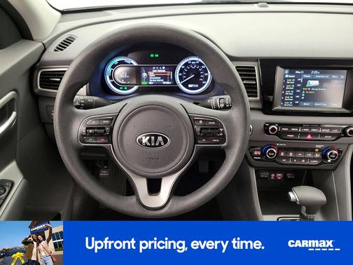 White 2018 Kia Niro LX