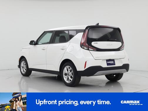 White 2025 Kia Soul LX