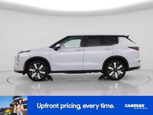 White 2025 Mitsubishi Outlander SE
