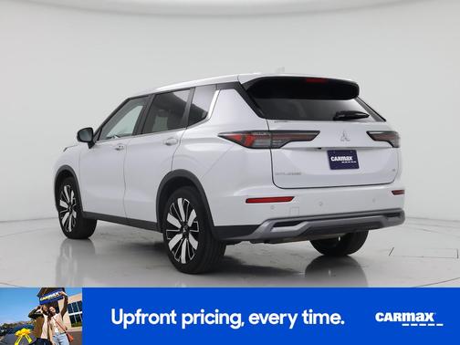 White 2025 Mitsubishi Outlander SE