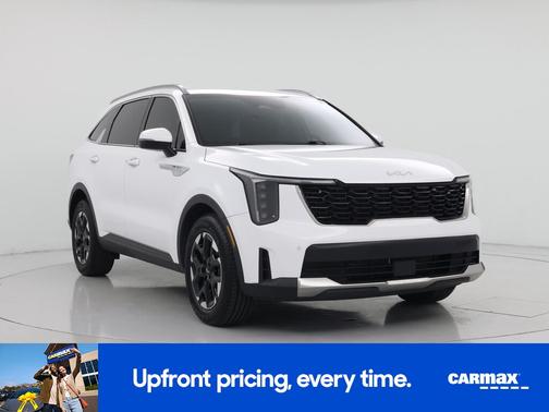 White 2024 Kia Sorento S