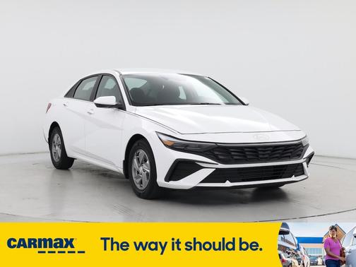 2024 Hyundai ELANTRA SE