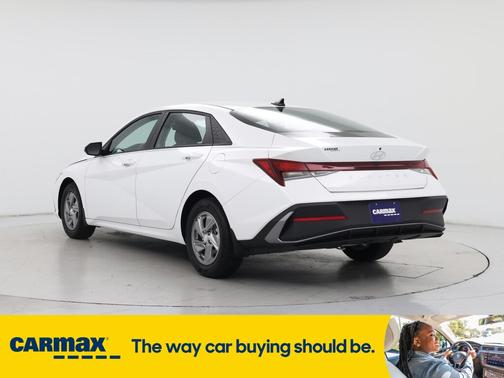 2024 Hyundai ELANTRA SE