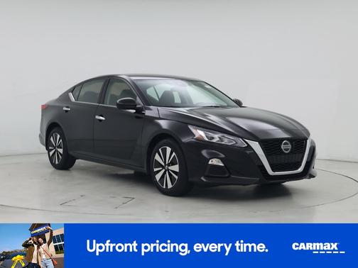 Black 2022 Nissan Altima SV