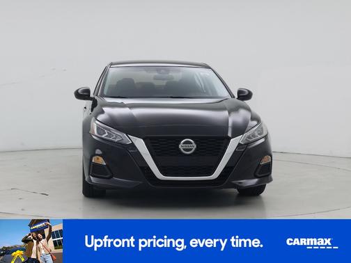 Black 2022 Nissan Altima SV