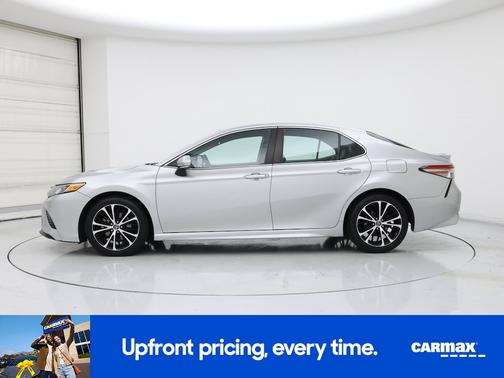 Silver 2018 Toyota Camry SE