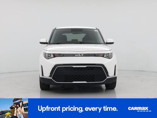 White 2025 Kia Soul LX