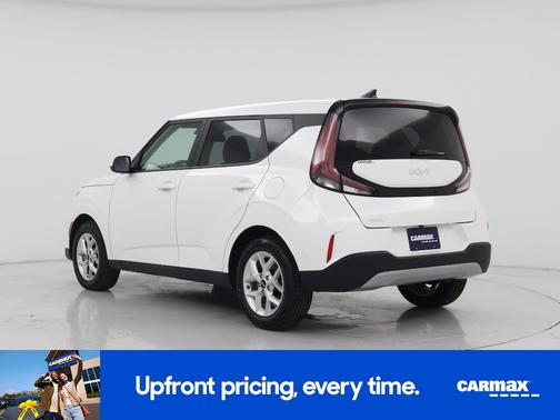 White 2025 Kia Soul LX