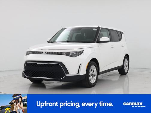 White 2025 Kia Soul LX