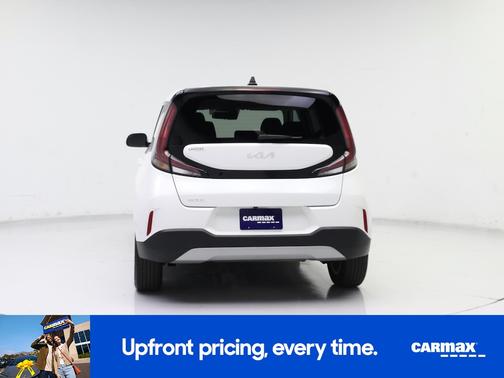 White 2025 Kia Soul LX