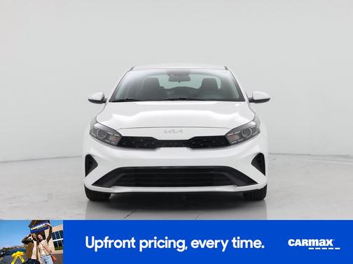 White 2024 Kia Forte LXS