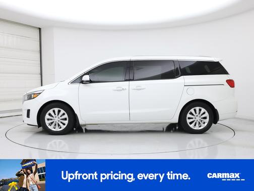 White 2017 Kia Sedona EX