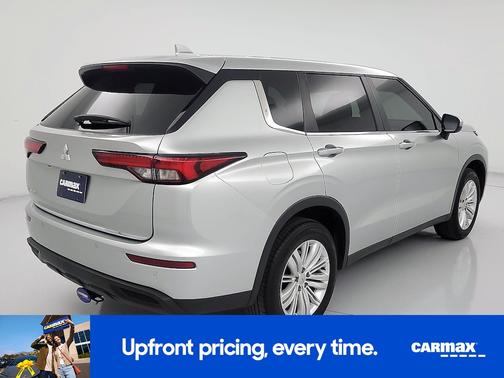 2024 Mitsubishi Outlander ES