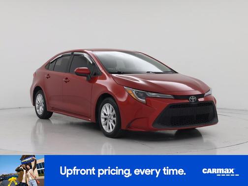 White 2017 Toyota Camry SE