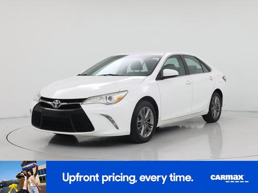 White 2017 Toyota Camry SE