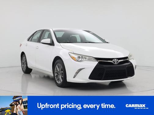 White 2017 Toyota Camry SE