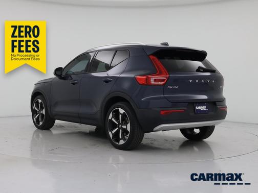 Blue 2022 Volvo XC40 T5 Momentum