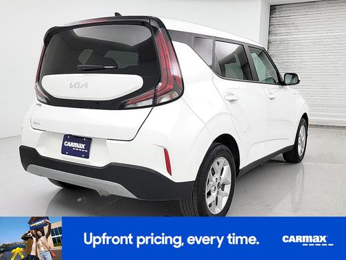 White 2025 Kia Soul LX