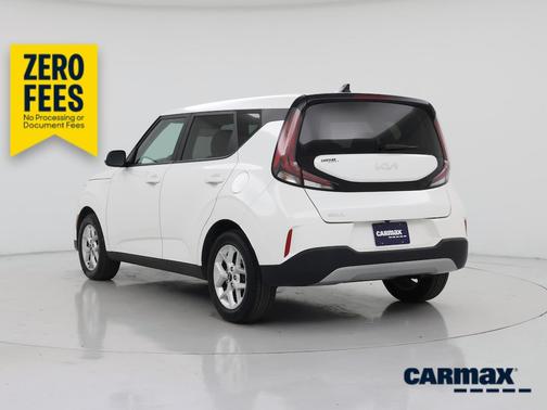 White 2023 Kia Soul LX