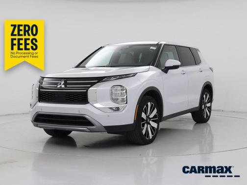 White 2025 Mitsubishi Outlander SE