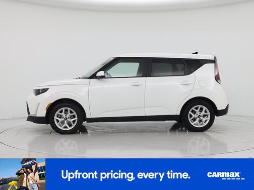 White 2025 Kia Soul LX