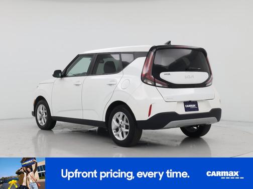 White 2025 Kia Soul LX