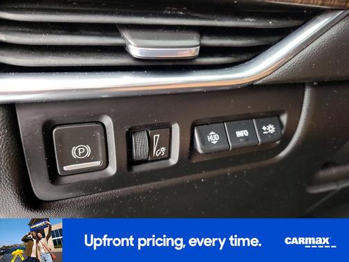 White 2019 Cadillac XT4 Luxury