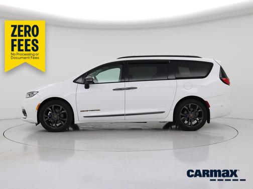 White 2023 Chrysler Pacifica Touring L