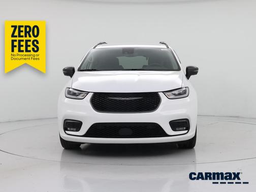 White 2023 Chrysler Pacifica Touring L