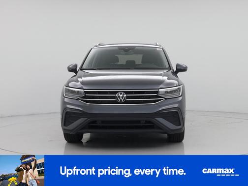 Gray 2024 Volkswagen Tiguan SE