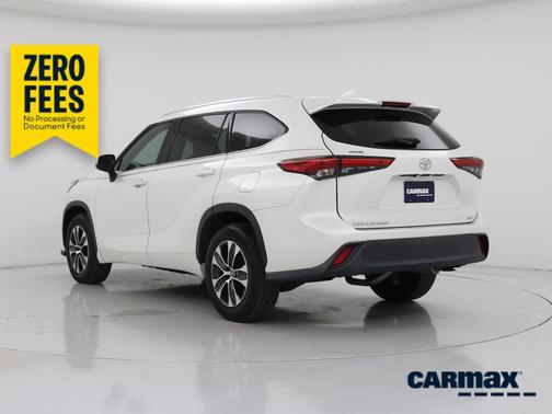 White 2020 Toyota Highlander XLE