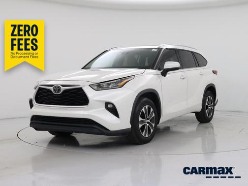 White 2020 Toyota Highlander XLE