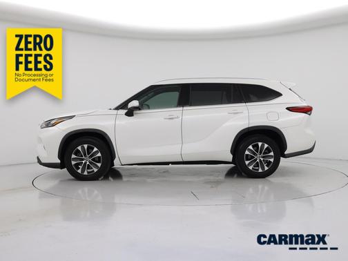White 2020 Toyota Highlander XLE