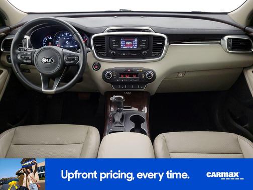 Red 2016 Kia Sorento EX