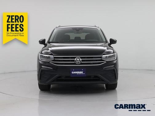 Black 2022 Volkswagen Tiguan SE