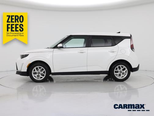 White 2025 Kia Soul LX