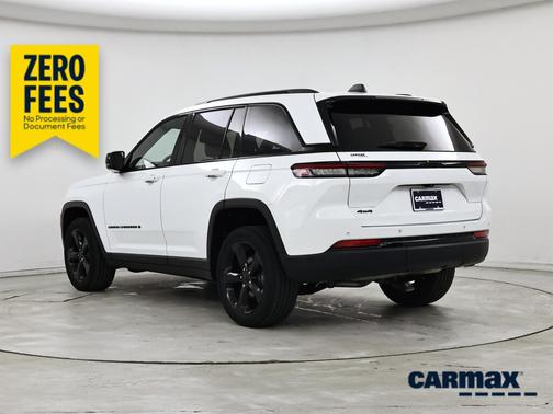 White 2022 Jeep Grand Cherokee Altitude