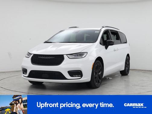 White 2024 Chrysler Pacifica Touring L