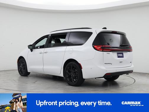 White 2024 Chrysler Pacifica Touring L