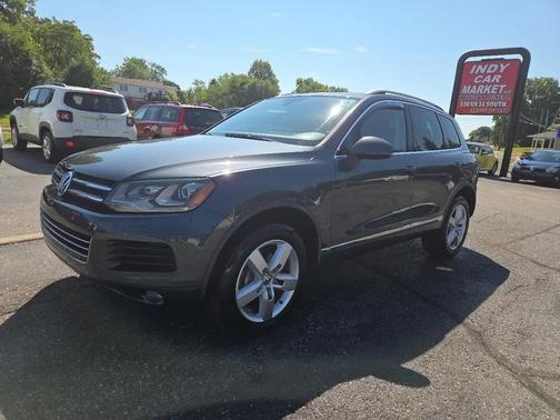 Gray 2014 Volkswagen Touareg TDI Lux
