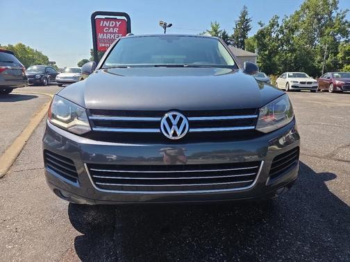 Gray 2014 Volkswagen Touareg TDI Lux