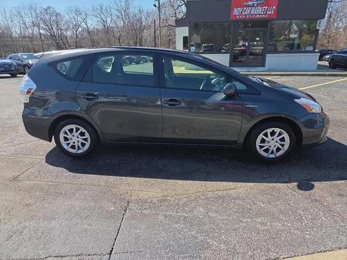 2014 Toyota Prius v Three