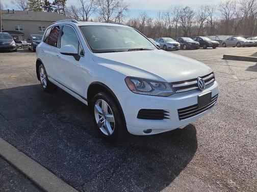 Pure White 2013 Volkswagen Touareg TDI Lux